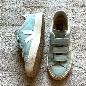 Veja Sneakers in Light Blue